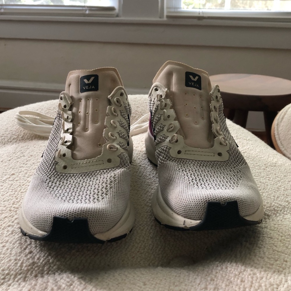 Veja Cream and Black Sneakers Modern Athletic Design - Picture 9 of 12